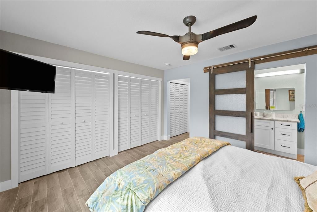 合同活跃: $1,400,000 (3 贝兹, 3 浴室, 2486 平方英尺)