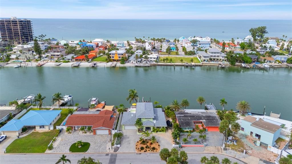 合同活跃: $1,400,000 (3 贝兹, 3 浴室, 2486 平方英尺)