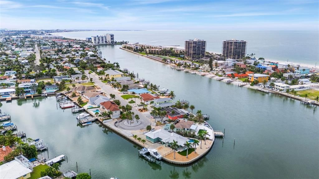 合同活跃: $1,400,000 (3 贝兹, 3 浴室, 2486 平方英尺)