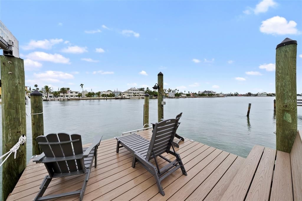 合同活跃: $1,400,000 (3 贝兹, 3 浴室, 2486 平方英尺)