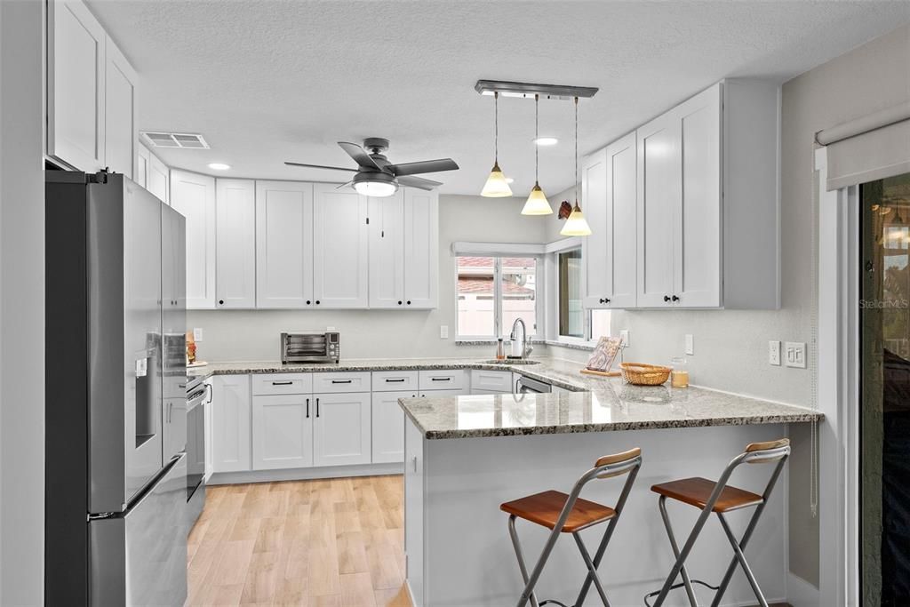 合同活跃: $1,400,000 (3 贝兹, 3 浴室, 2486 平方英尺)