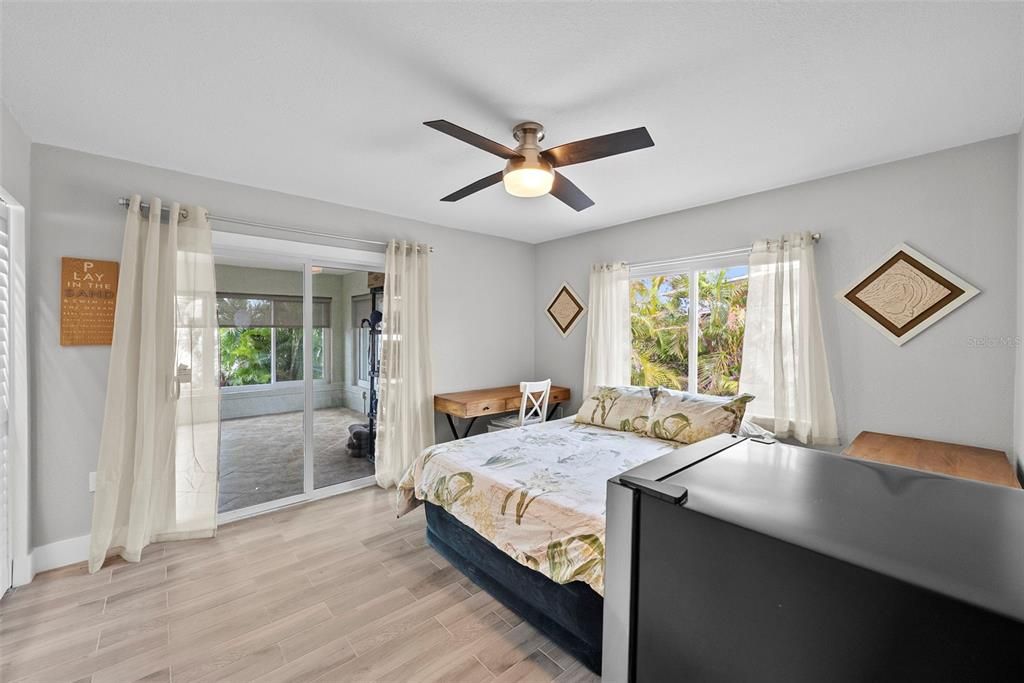 合同活跃: $1,400,000 (3 贝兹, 3 浴室, 2486 平方英尺)