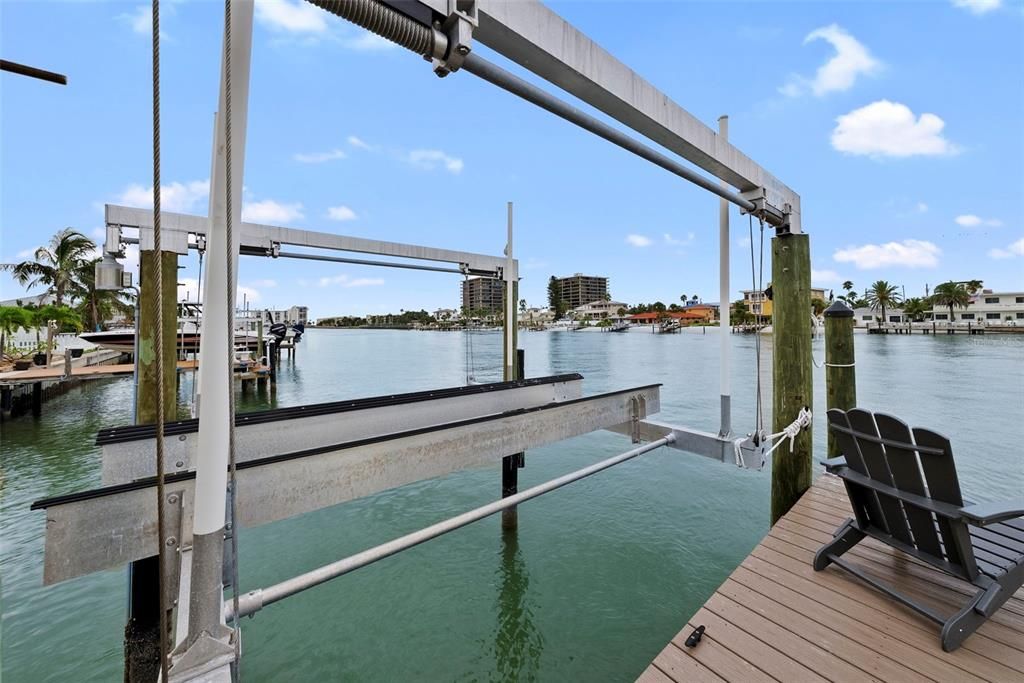 合同活跃: $1,400,000 (3 贝兹, 3 浴室, 2486 平方英尺)