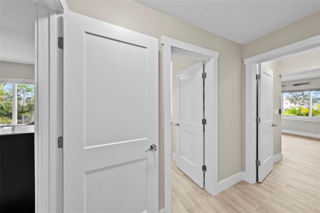 合同活跃: $1,400,000 (3 贝兹, 3 浴室, 2486 平方英尺)