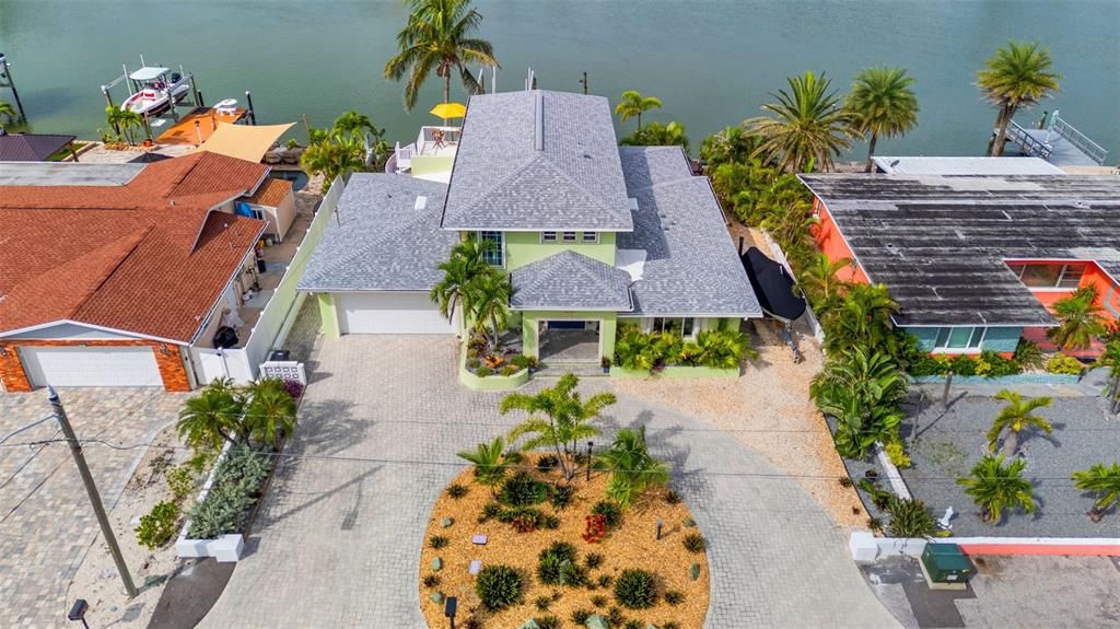 合同活跃: $1,400,000 (3 贝兹, 3 浴室, 2486 平方英尺)