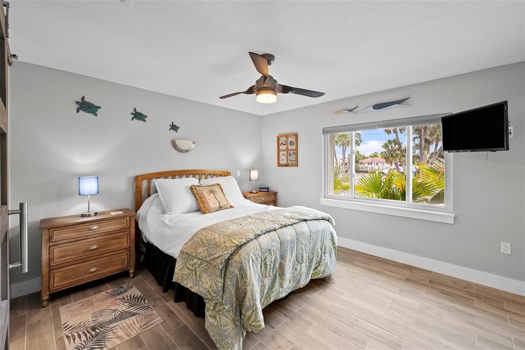 合同活跃: $1,400,000 (3 贝兹, 3 浴室, 2486 平方英尺)