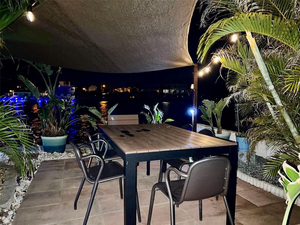 合同活跃: $1,400,000 (3 贝兹, 3 浴室, 2486 平方英尺)