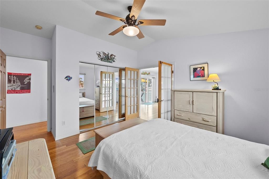 合同活跃: $1,400,000 (3 贝兹, 3 浴室, 2486 平方英尺)