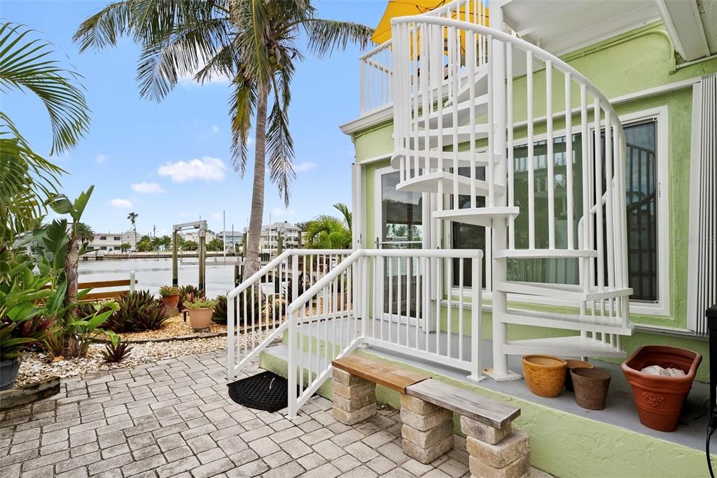 合同活跃: $1,400,000 (3 贝兹, 3 浴室, 2486 平方英尺)