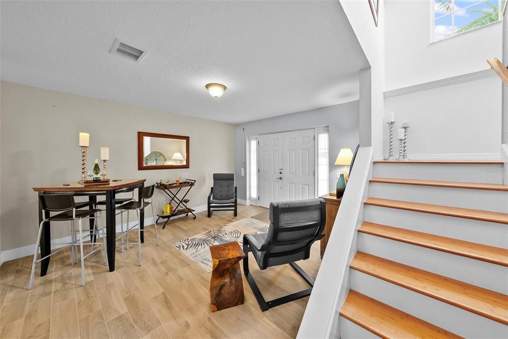 合同活跃: $1,400,000 (3 贝兹, 3 浴室, 2486 平方英尺)