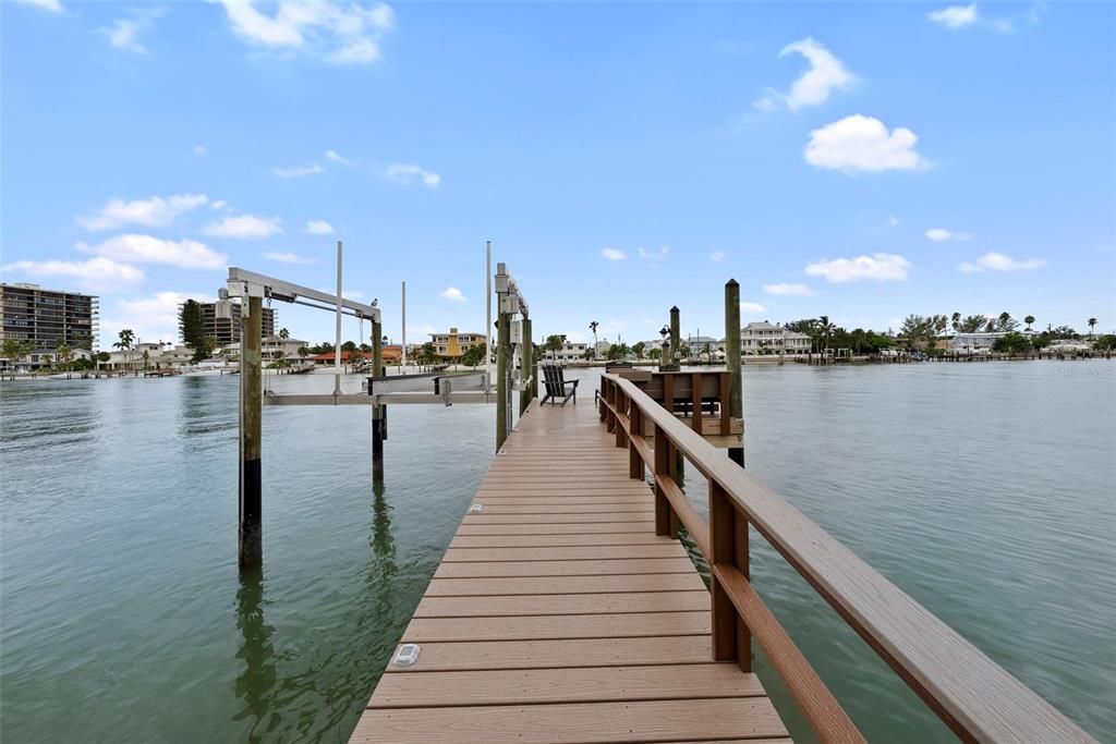 合同活跃: $1,400,000 (3 贝兹, 3 浴室, 2486 平方英尺)