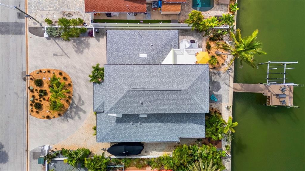 合同活跃: $1,400,000 (3 贝兹, 3 浴室, 2486 平方英尺)