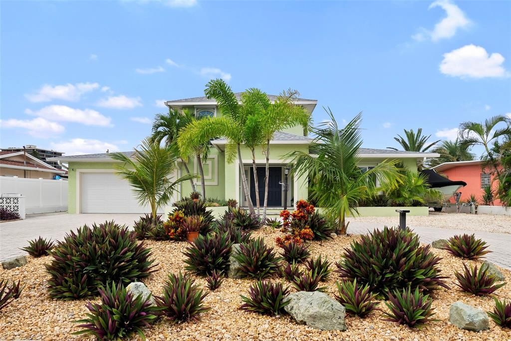 合同活跃: $1,400,000 (3 贝兹, 3 浴室, 2486 平方英尺)