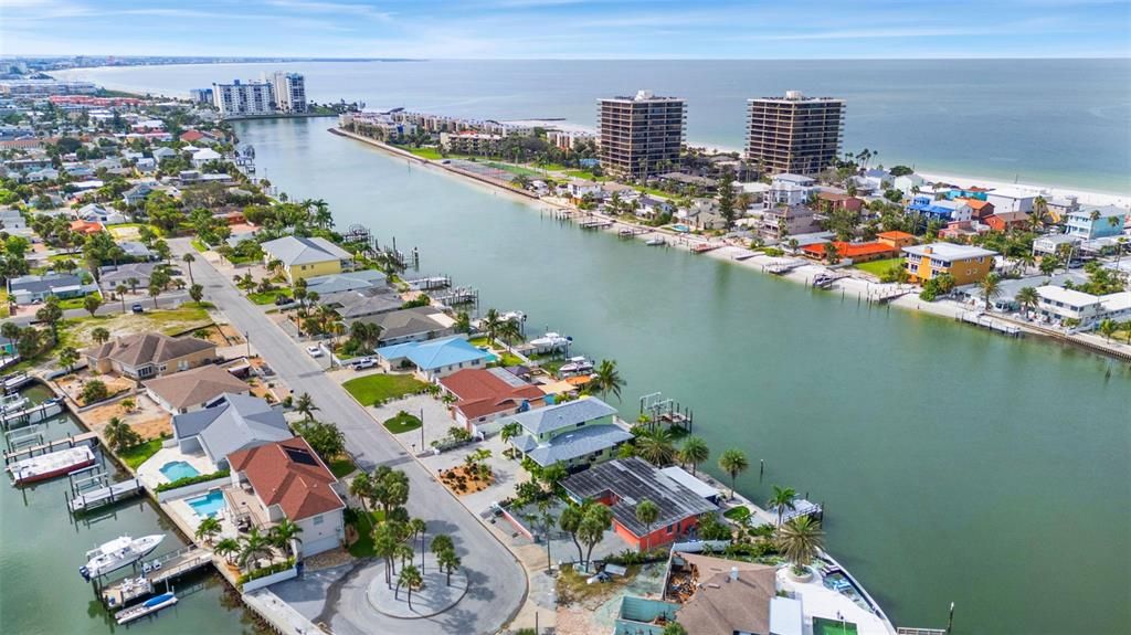 合同活跃: $1,400,000 (3 贝兹, 3 浴室, 2486 平方英尺)