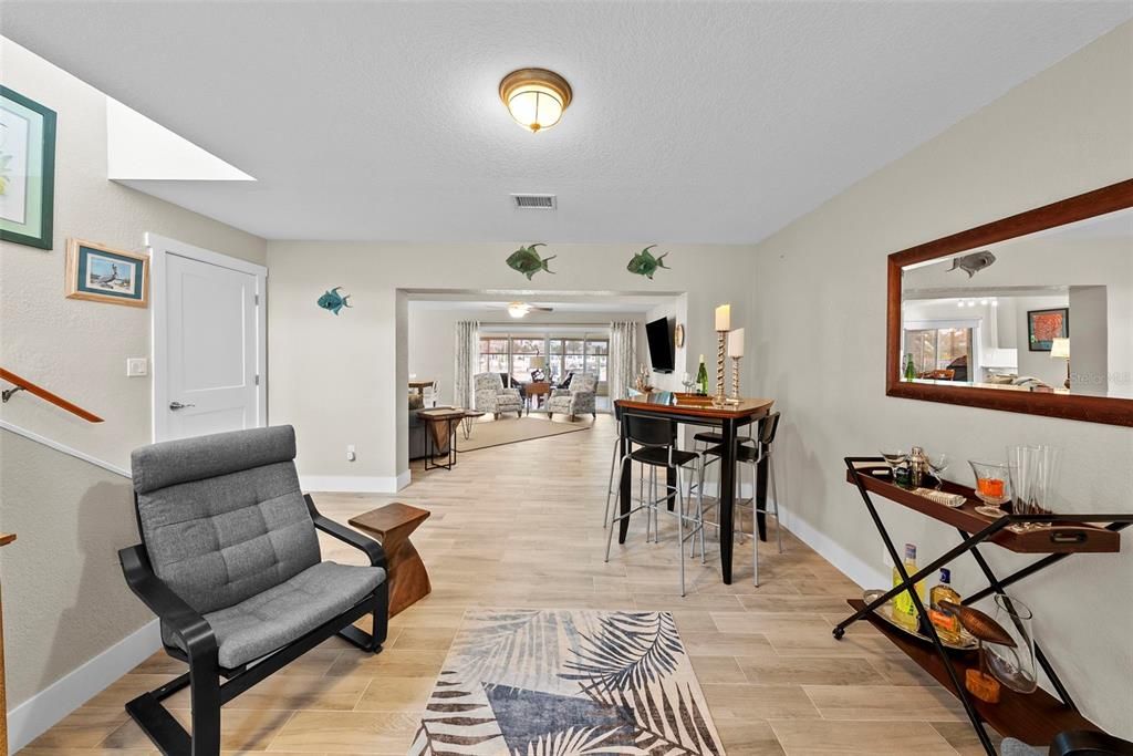 合同活跃: $1,400,000 (3 贝兹, 3 浴室, 2486 平方英尺)