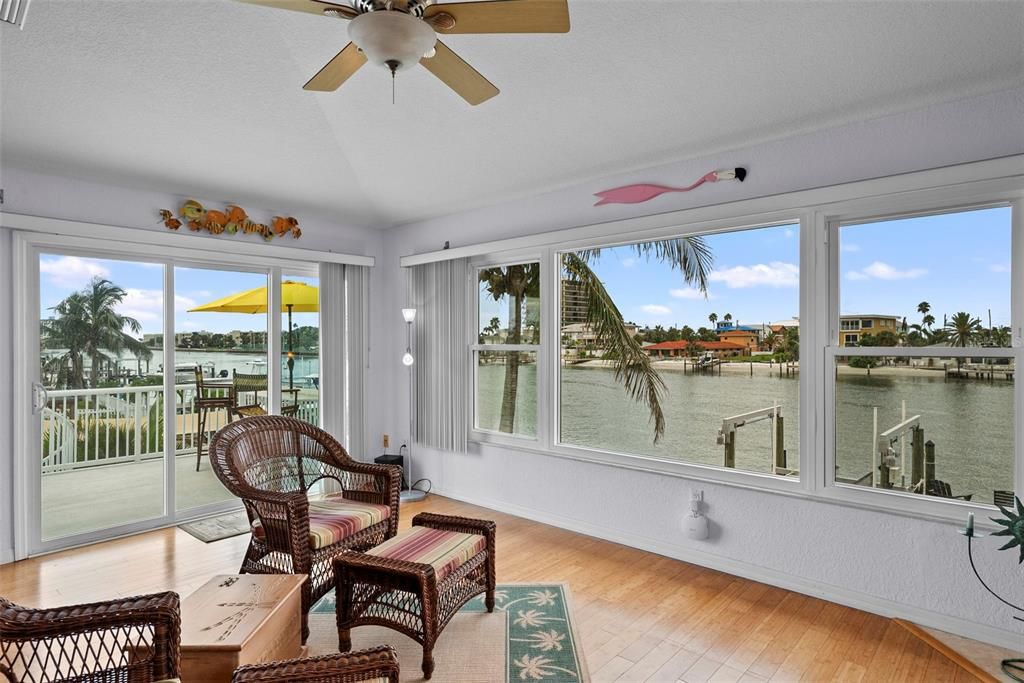 合同活跃: $1,400,000 (3 贝兹, 3 浴室, 2486 平方英尺)