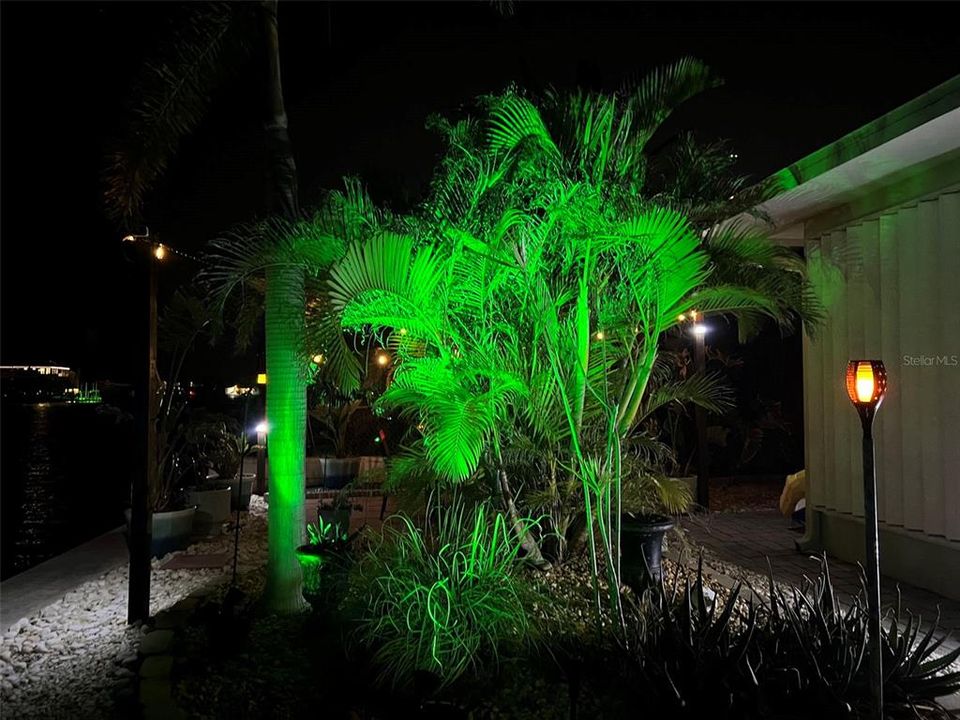 合同活跃: $1,400,000 (3 贝兹, 3 浴室, 2486 平方英尺)