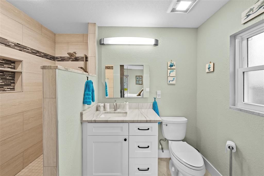 合同活跃: $1,400,000 (3 贝兹, 3 浴室, 2486 平方英尺)