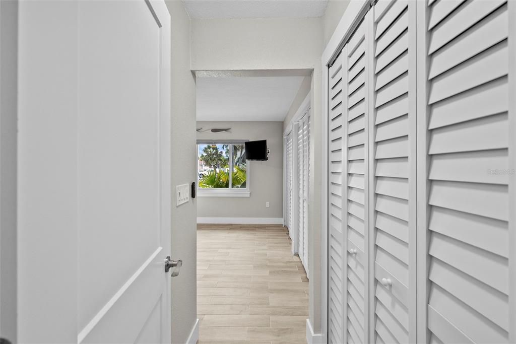 合同活跃: $1,400,000 (3 贝兹, 3 浴室, 2486 平方英尺)