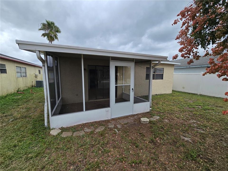 For Rent: $1,350 (2 beds, 1 baths, 785 Square Feet)