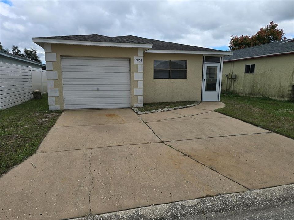 For Rent: $1,350 (2 beds, 1 baths, 785 Square Feet)