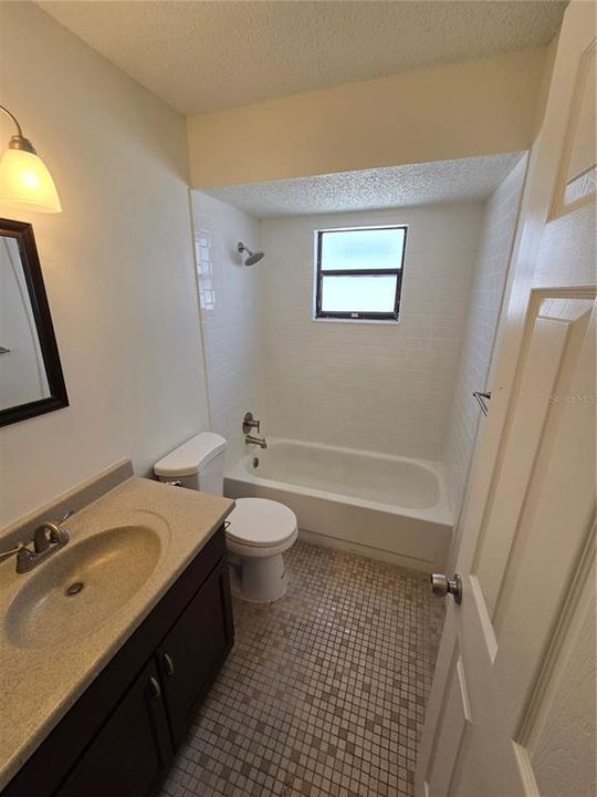 For Rent: $1,350 (2 beds, 1 baths, 785 Square Feet)