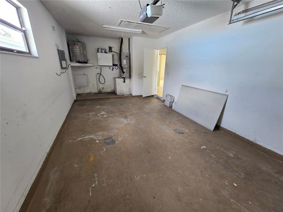 For Rent: $1,350 (2 beds, 1 baths, 785 Square Feet)