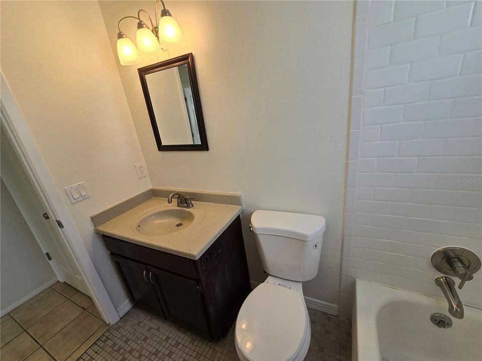 For Rent: $1,350 (2 beds, 1 baths, 785 Square Feet)