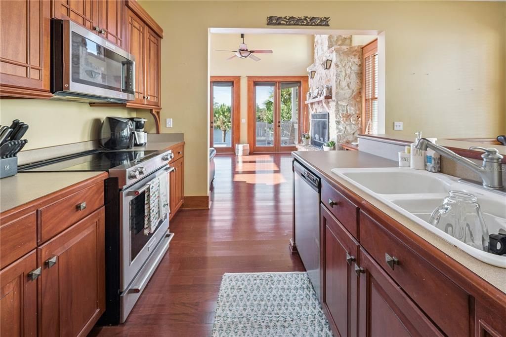 En Venta: $725,000 (2 camas, 2 baños, 1592 Pies cuadrados)