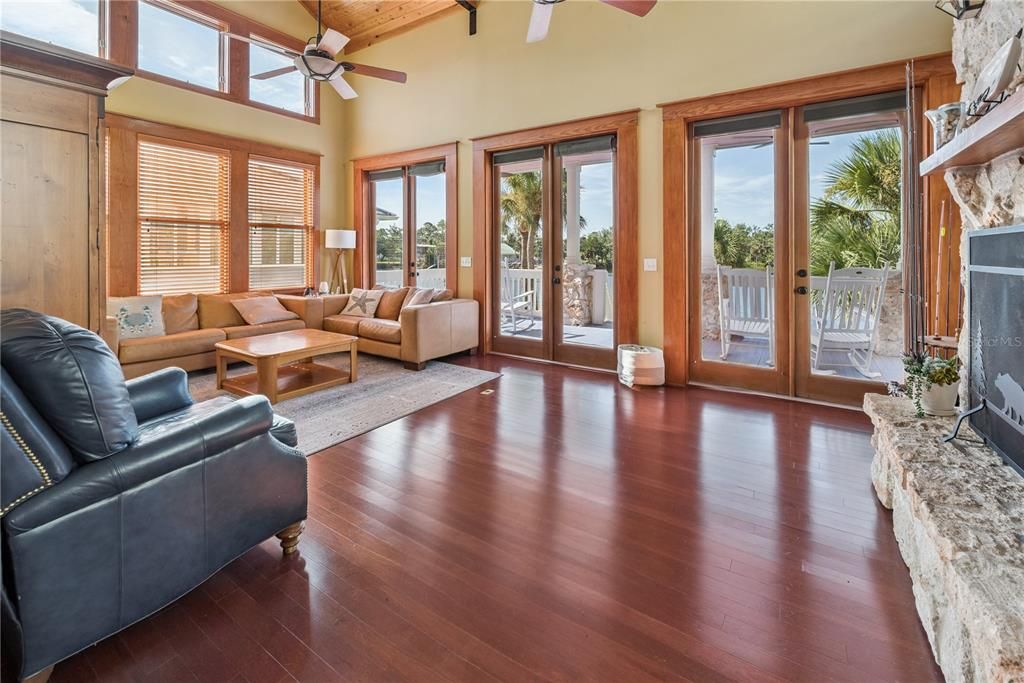 En Venta: $725,000 (2 camas, 2 baños, 1592 Pies cuadrados)