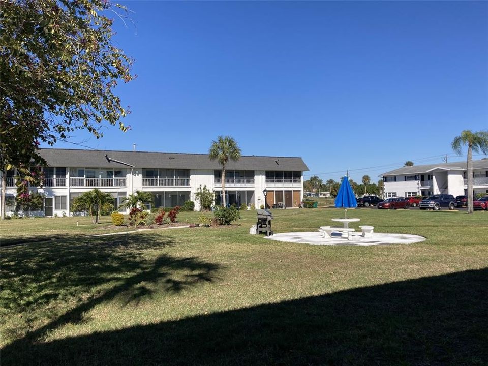 合同活跃: $85,000 (1 贝兹, 1 浴室, 725 平方英尺)