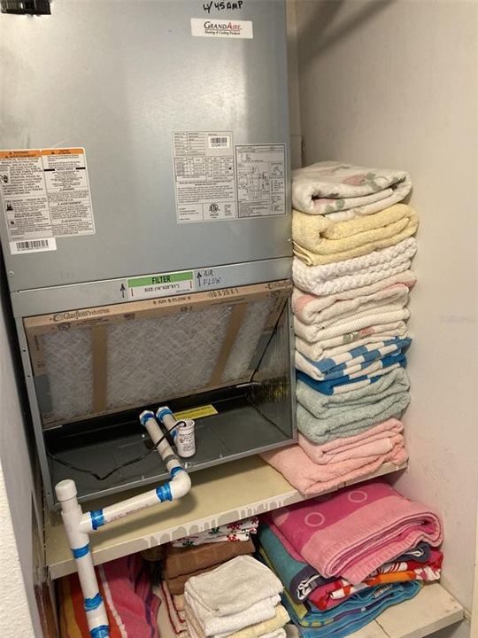 合同活跃: $85,000 (1 贝兹, 1 浴室, 725 平方英尺)