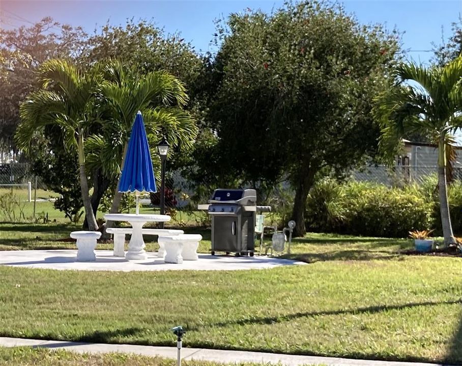 合同活跃: $85,000 (1 贝兹, 1 浴室, 725 平方英尺)