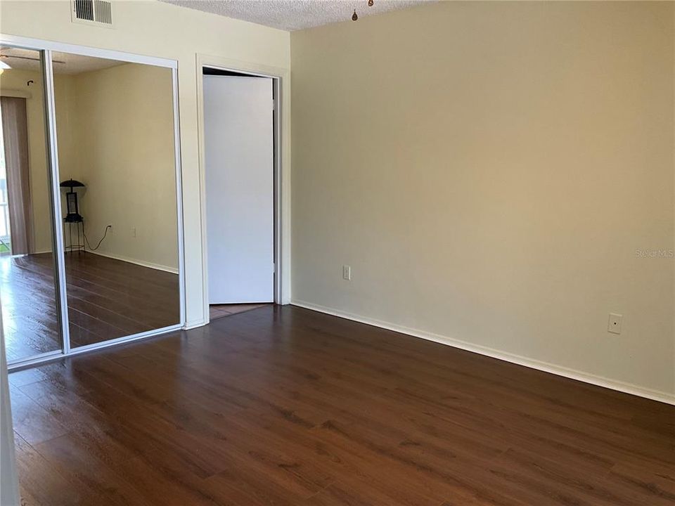 В аренду: $1,300 (2 спален, 2 ванн, 885 Квадратных фут)