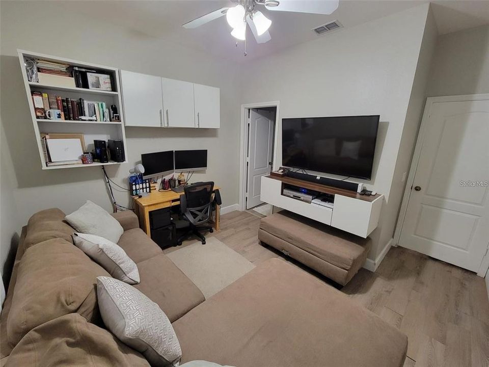 待售: $268,000 (2 贝兹, 2 浴室, 1071 平方英尺)