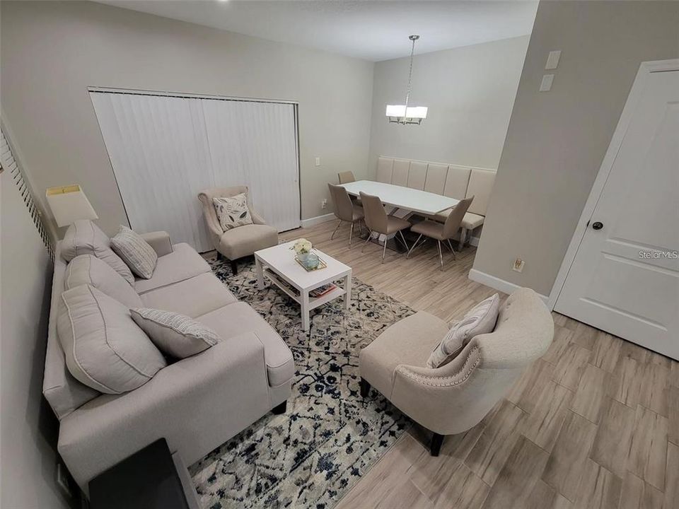 待售: $268,000 (2 贝兹, 2 浴室, 1071 平方英尺)