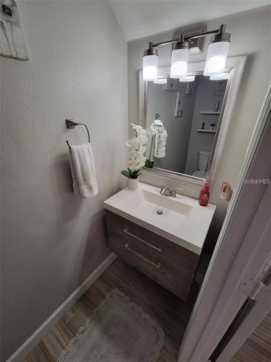 待售: $268,000 (2 贝兹, 2 浴室, 1071 平方英尺)