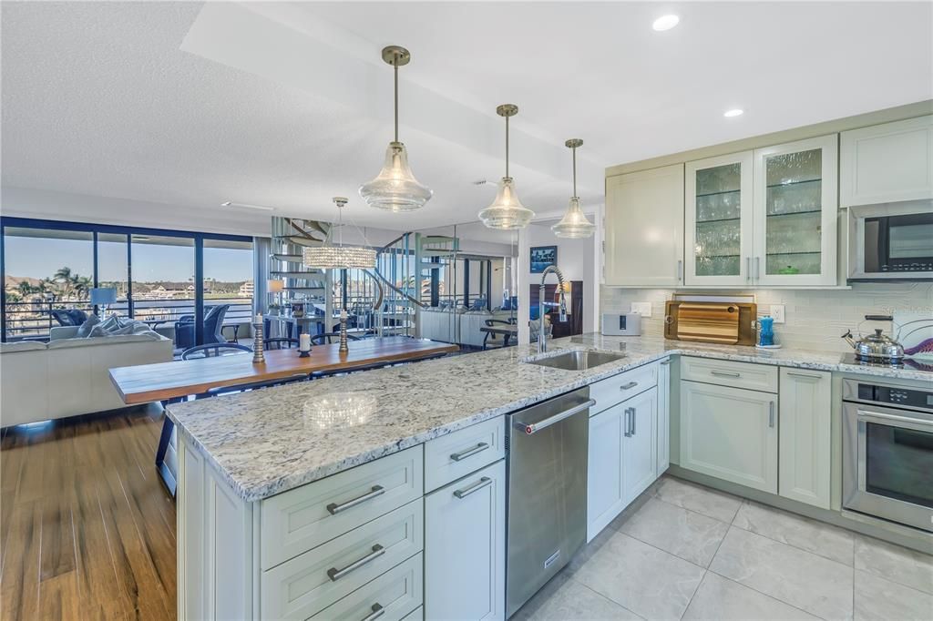 待售: $1,198,000 (2 贝兹, 3 浴室, 2460 平方英尺)