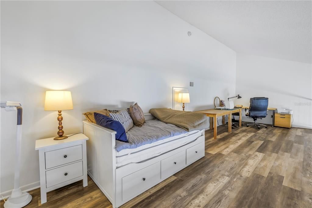 待售: $1,198,000 (2 贝兹, 3 浴室, 2460 平方英尺)