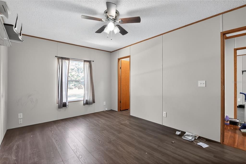 На продажу: $250,000 (4 спален, 2 ванн, 2280 Квадратных фут)