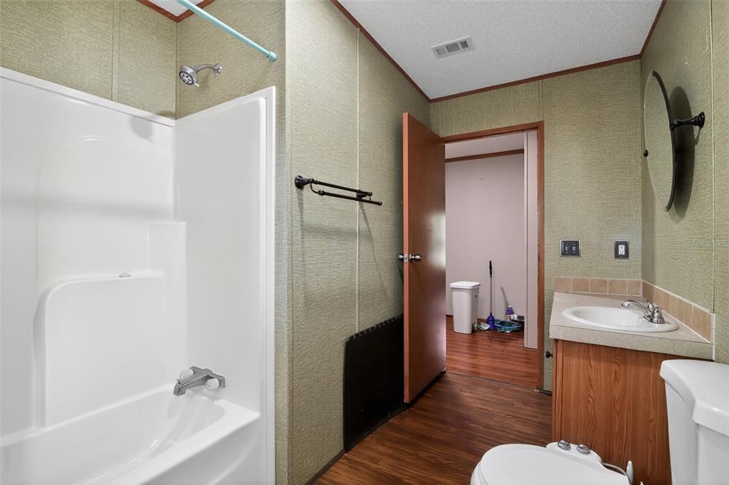 На продажу: $250,000 (4 спален, 2 ванн, 2280 Квадратных фут)