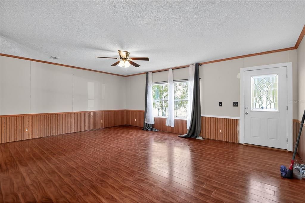 На продажу: $250,000 (4 спален, 2 ванн, 2280 Квадратных фут)