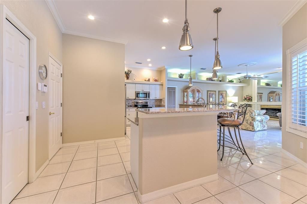 Под контрактом: $799,999 (4 спален, 3 ванн, 2633 Квадратных фут)