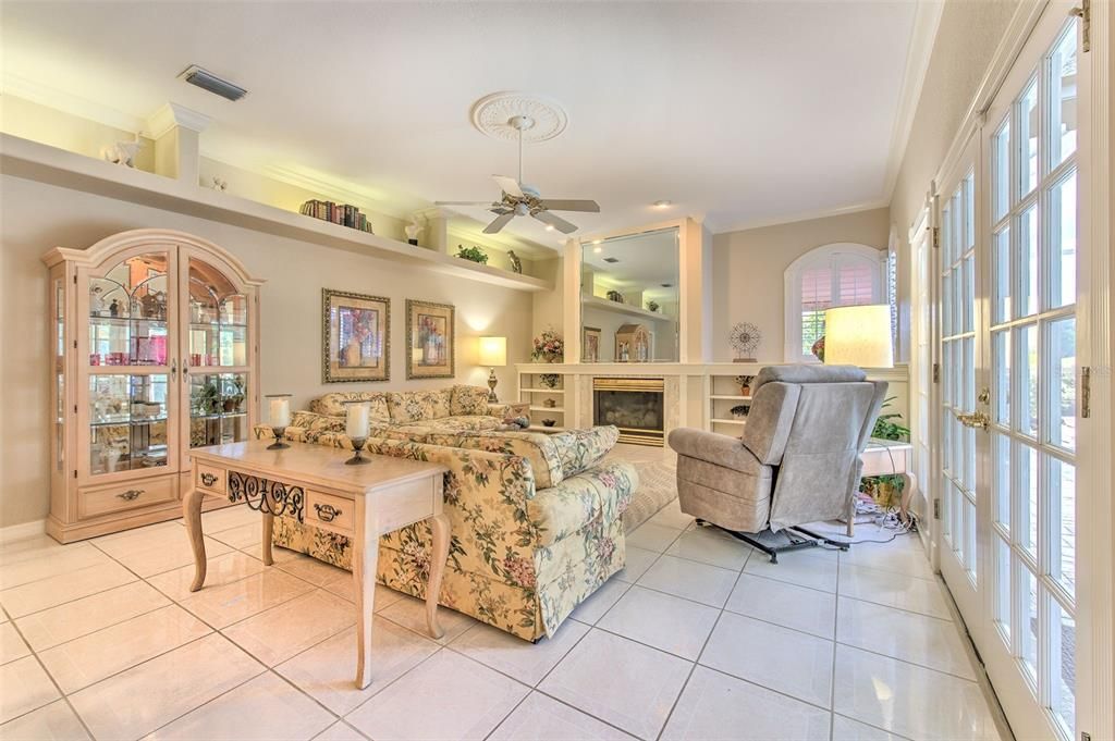 Под контрактом: $799,999 (4 спален, 3 ванн, 2633 Квадратных фут)