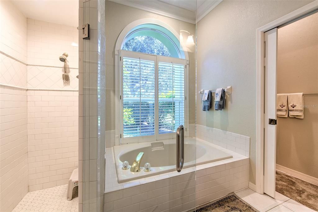 Под контрактом: $799,999 (4 спален, 3 ванн, 2633 Квадратных фут)