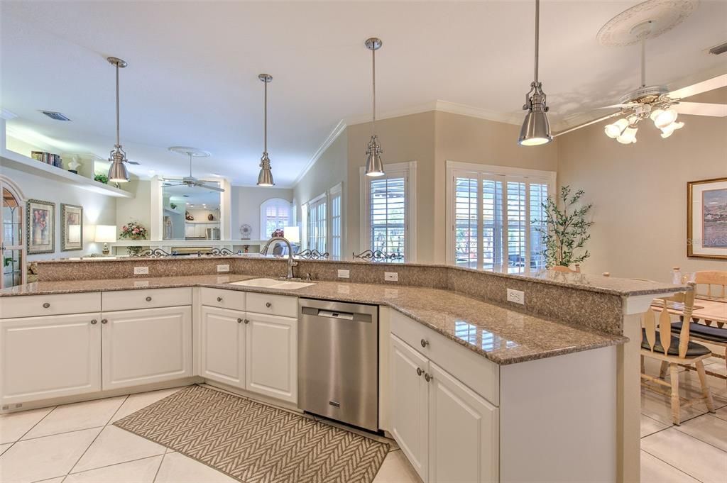 Под контрактом: $799,999 (4 спален, 3 ванн, 2633 Квадратных фут)