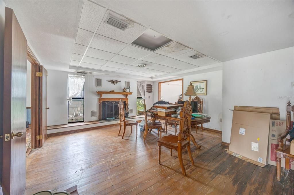 待售: $1,042,830 (2 贝兹, 2 浴室, 1746 平方英尺)