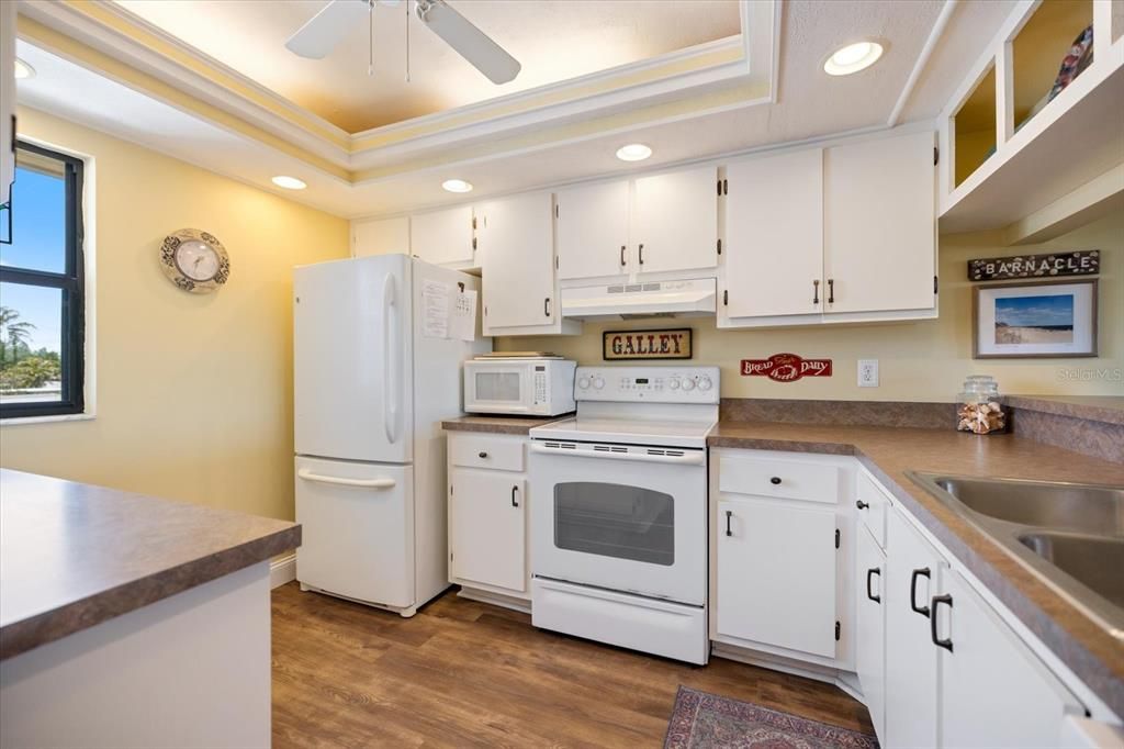 待售: $215,000 (2 贝兹, 2 浴室, 1092 平方英尺)