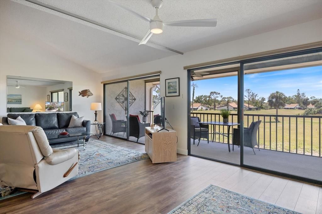 待售: $215,000 (2 贝兹, 2 浴室, 1092 平方英尺)