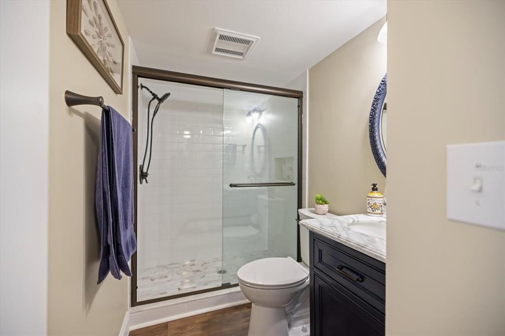 待售: $215,000 (2 贝兹, 2 浴室, 1092 平方英尺)